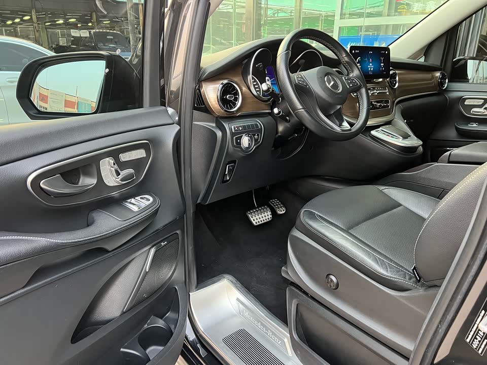 Mercedes-Benz V-class