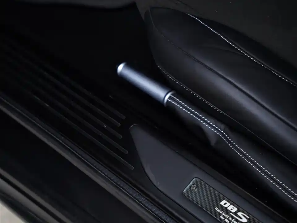 Aston Martin DBS Aston Martin DBS