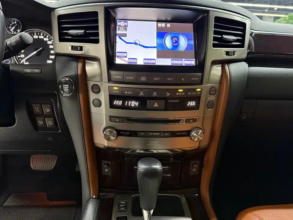Lexus LX