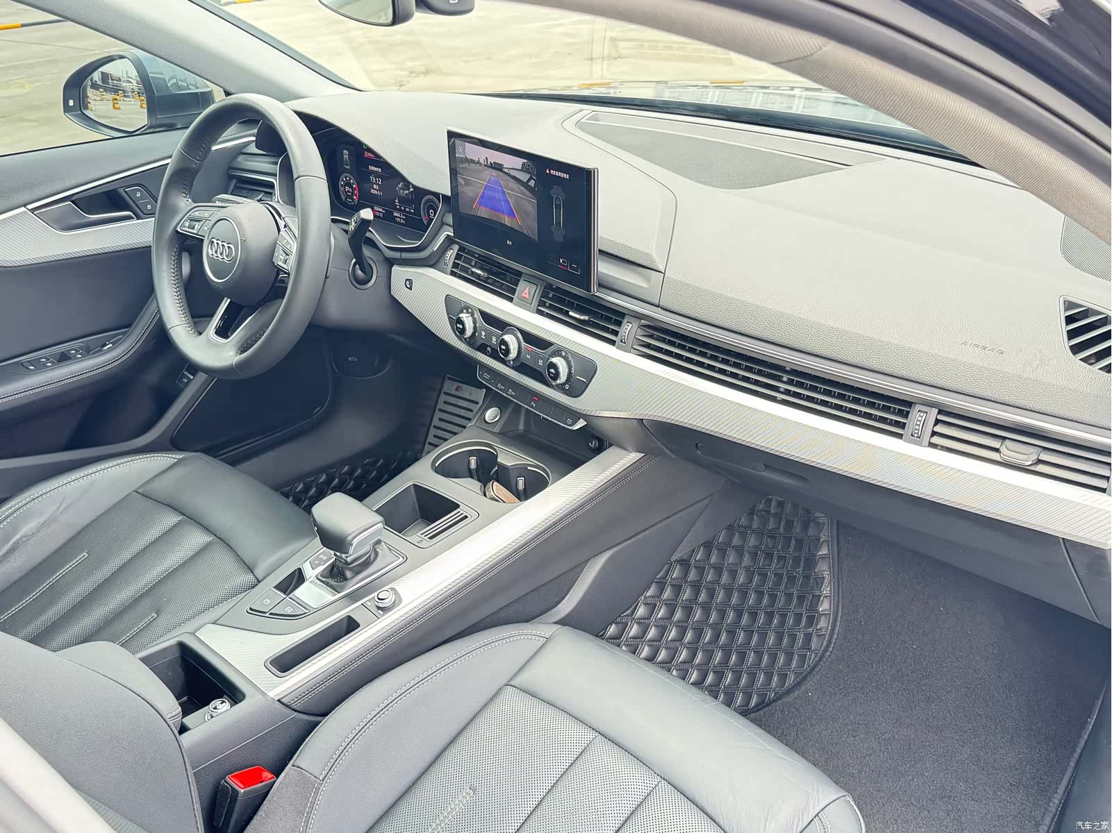 Audi A4L, 2021 все фото