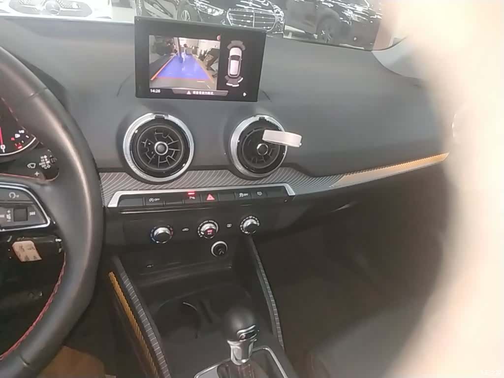 Audi Q2L, 2023 13