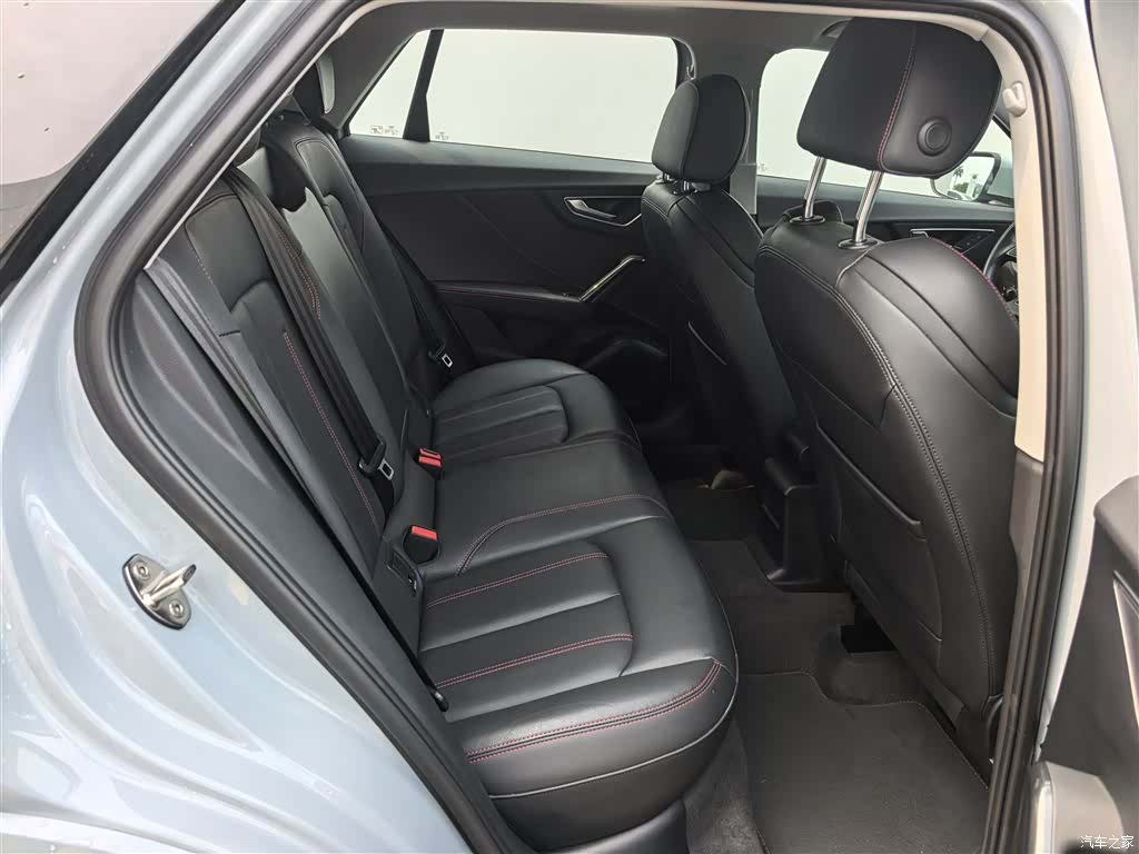 Audi Q2L, 2024 7