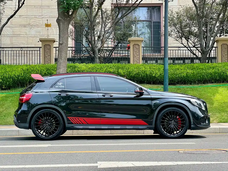 Mercedes-Benz GLA AMG Mercedes-Benz GLA AMG