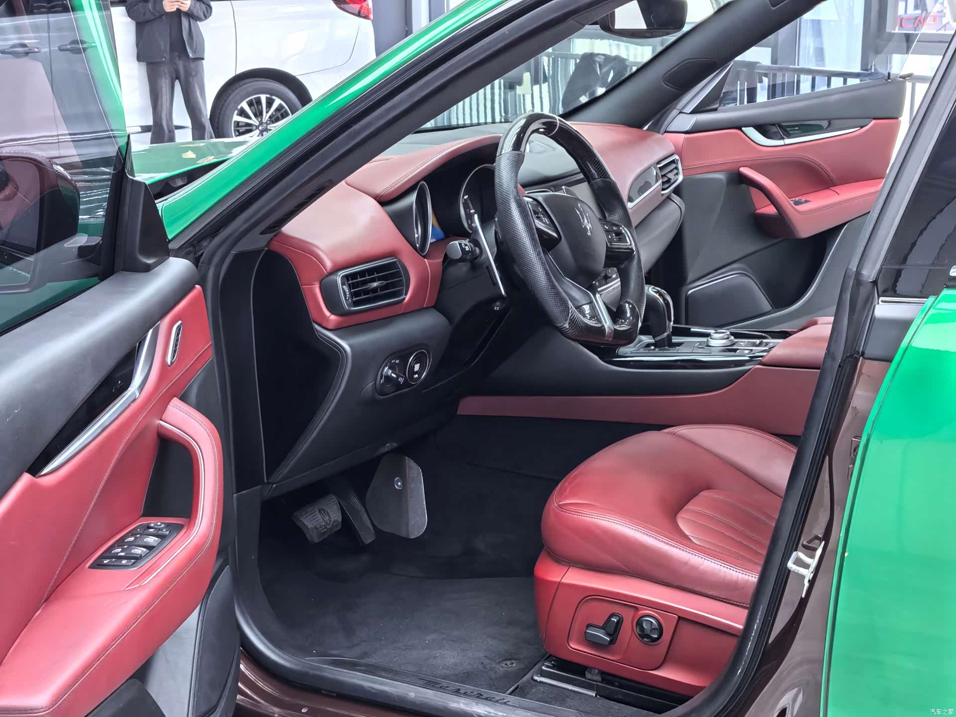 Maserati Levante, 2016 все фото