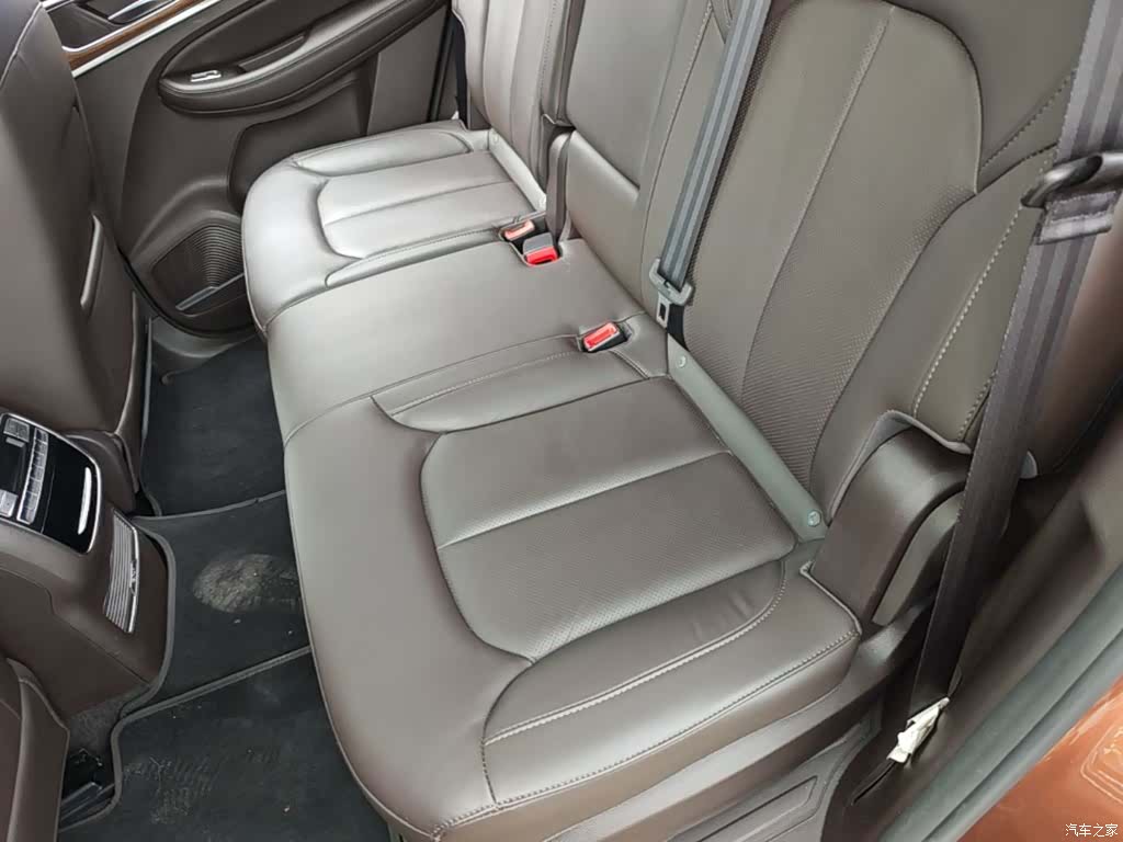 Roewe RX8, 2018 13
