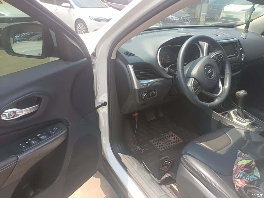 Jeep Cherokee, 2016 16