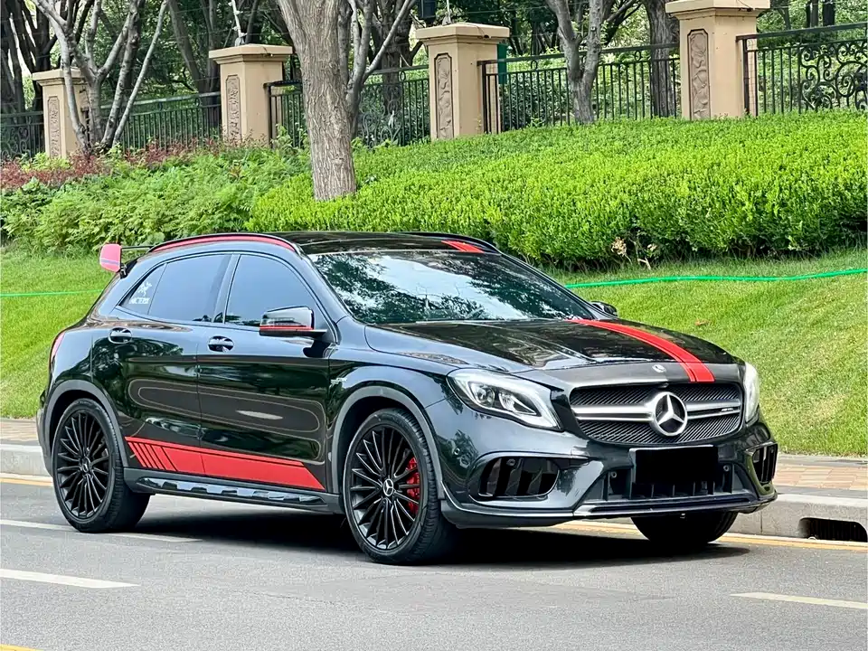 Mercedes-Benz GLA AMG Mercedes-Benz GLA AMG