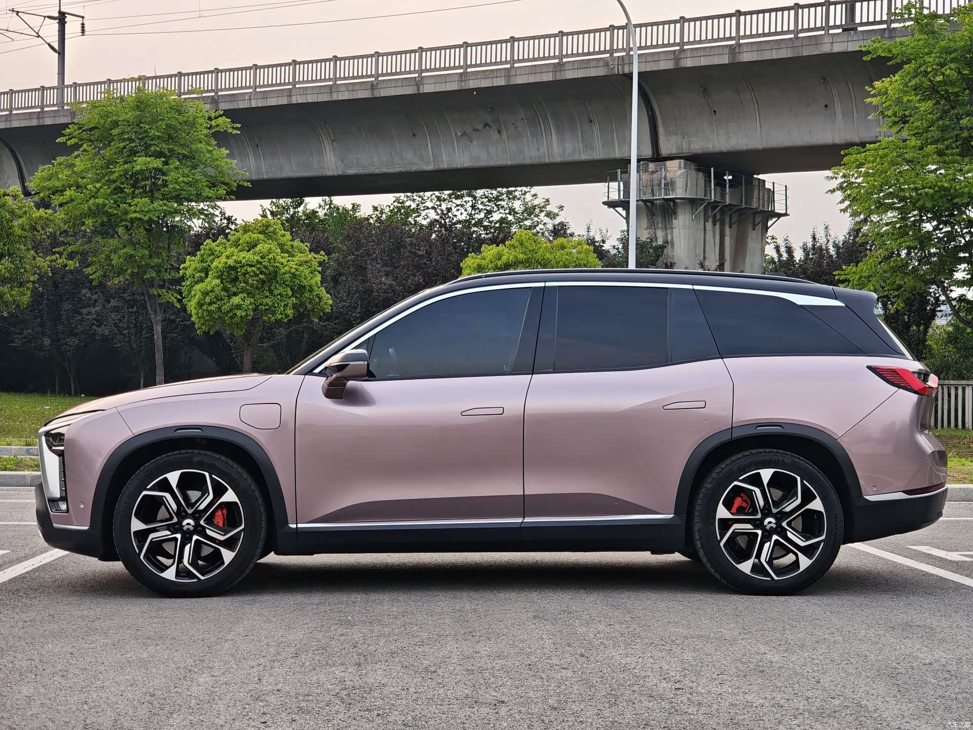 NIO ES8, 2022 13