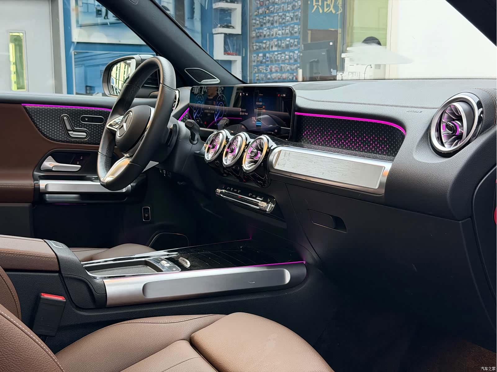 Mercedes-Benz EQB, 2024 17