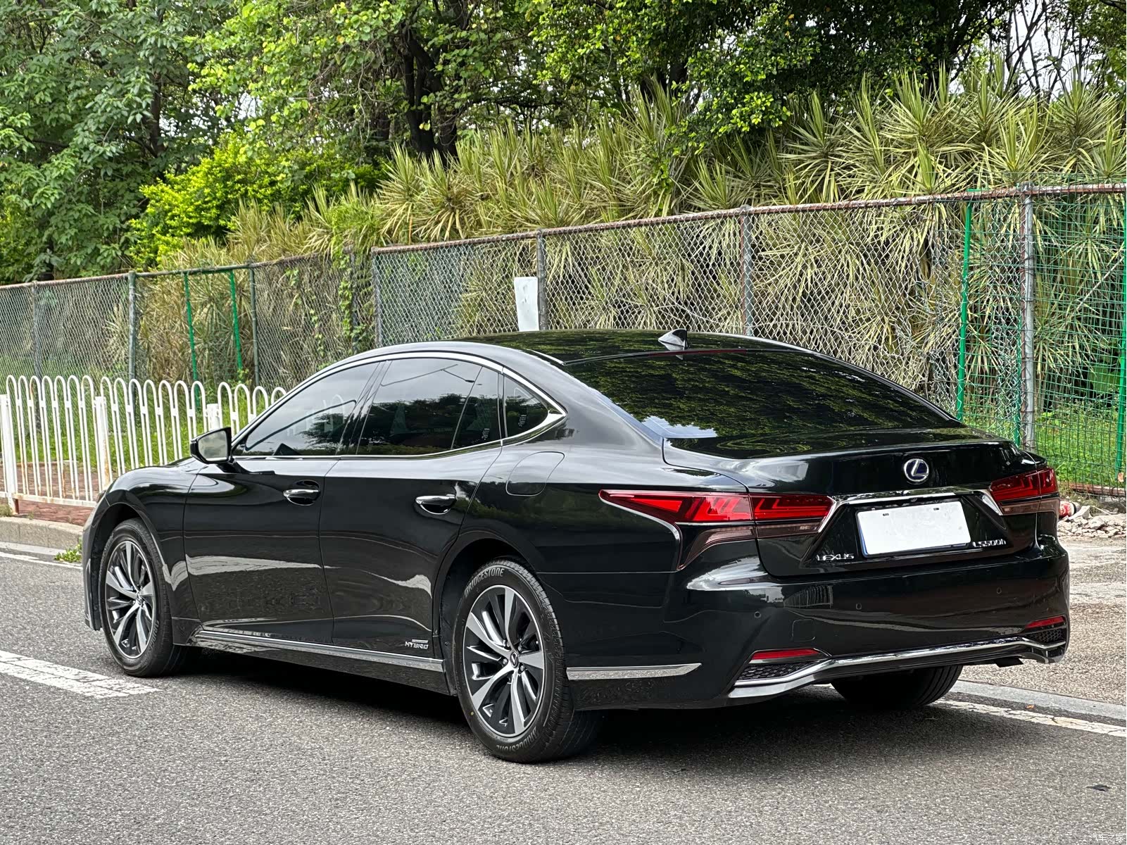 Lexus LS, 2022 9