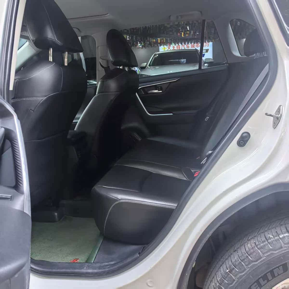 Toyota RAV4, 2020 все фото