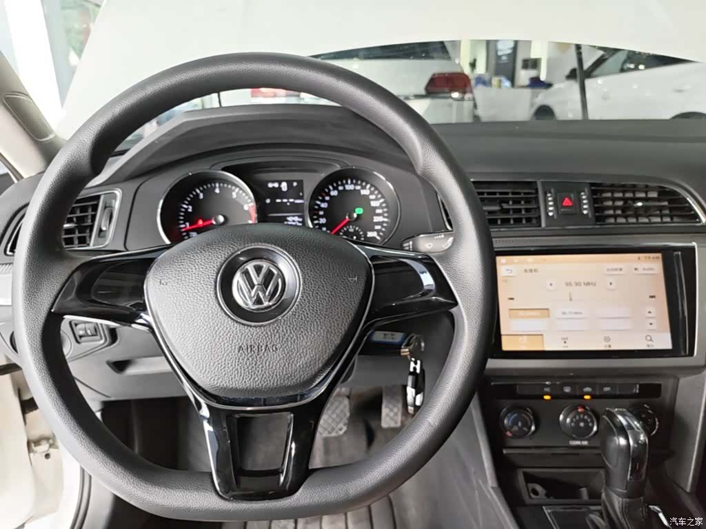 Volkswagen Lamando, 2017 10
