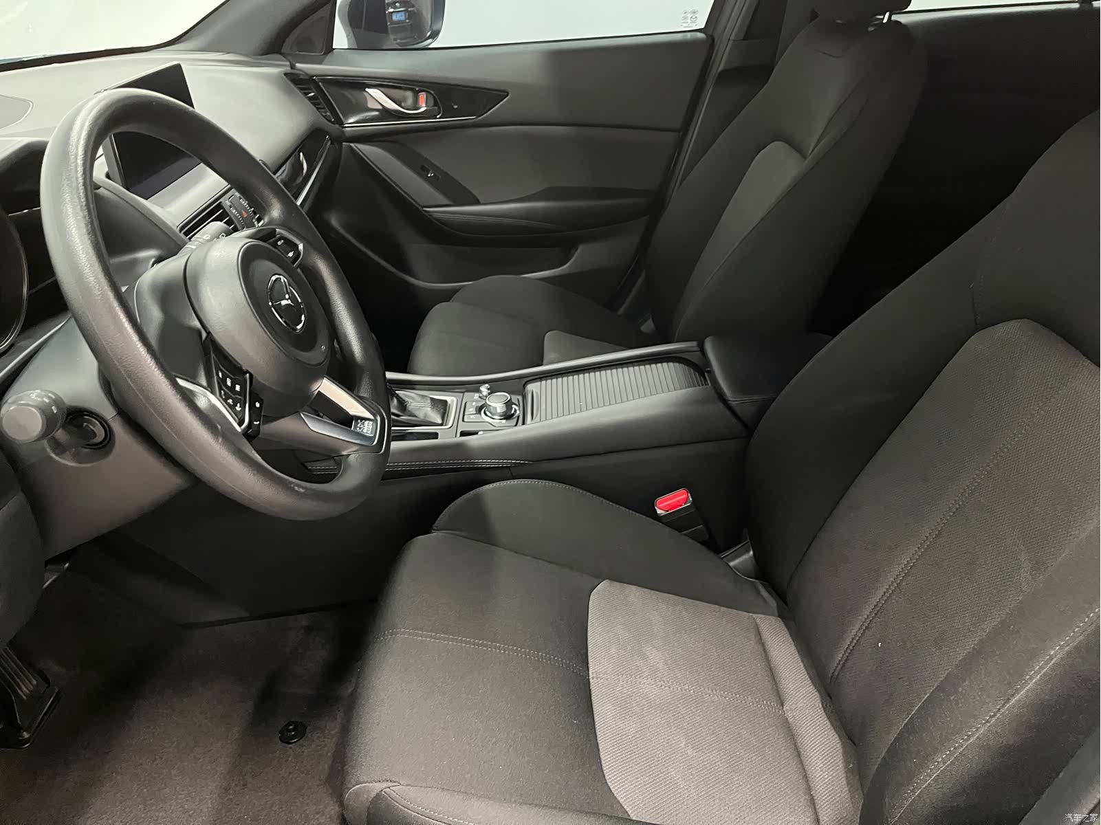 Mazda CX-4, 2023 12