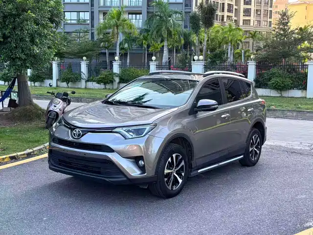 Toyota RAV4 2018 — купить из Китая под заказ