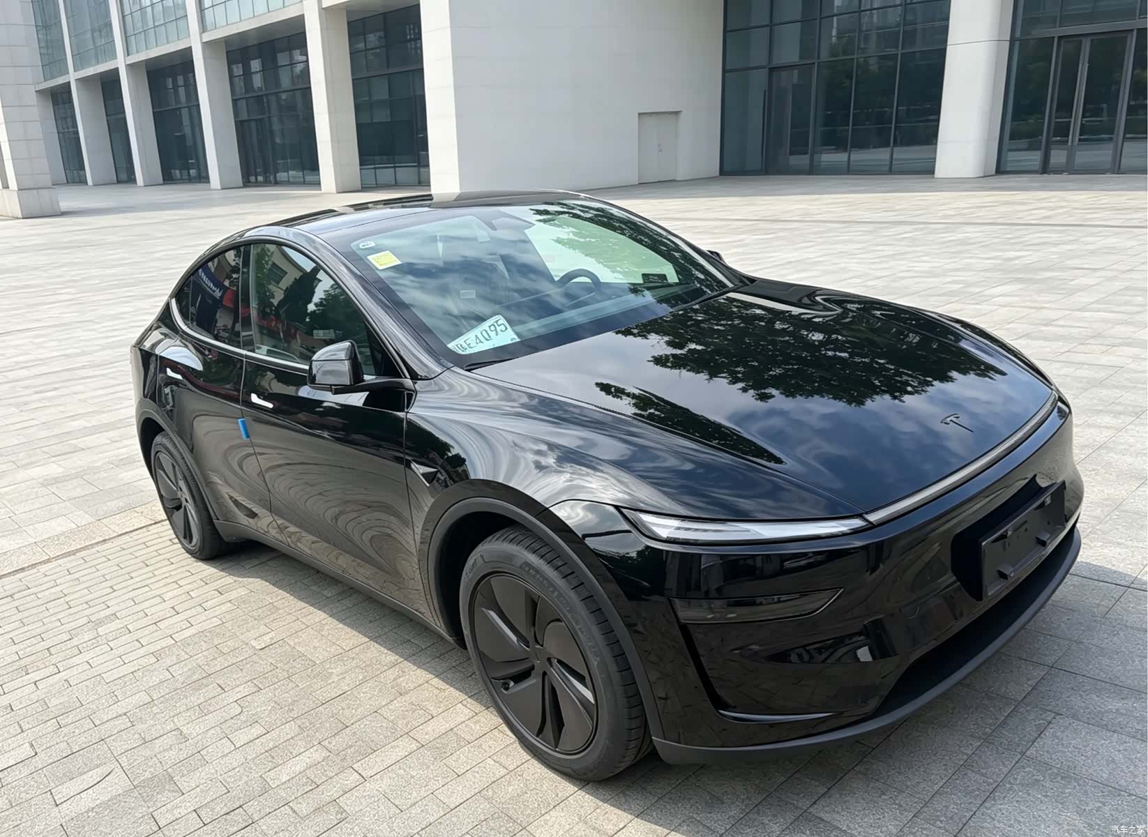 Tesla Model Y, 2026 4