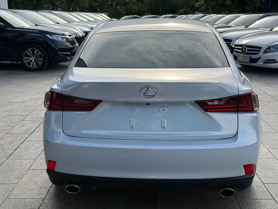 Lexus IS
