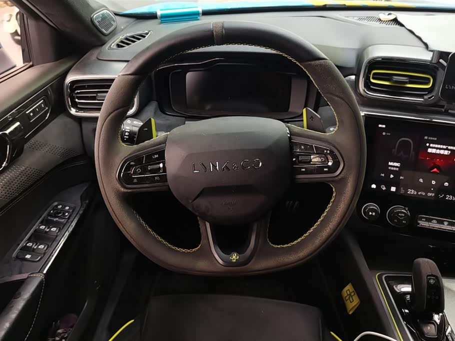 Lynk & Co 03 Lynk & Co 03