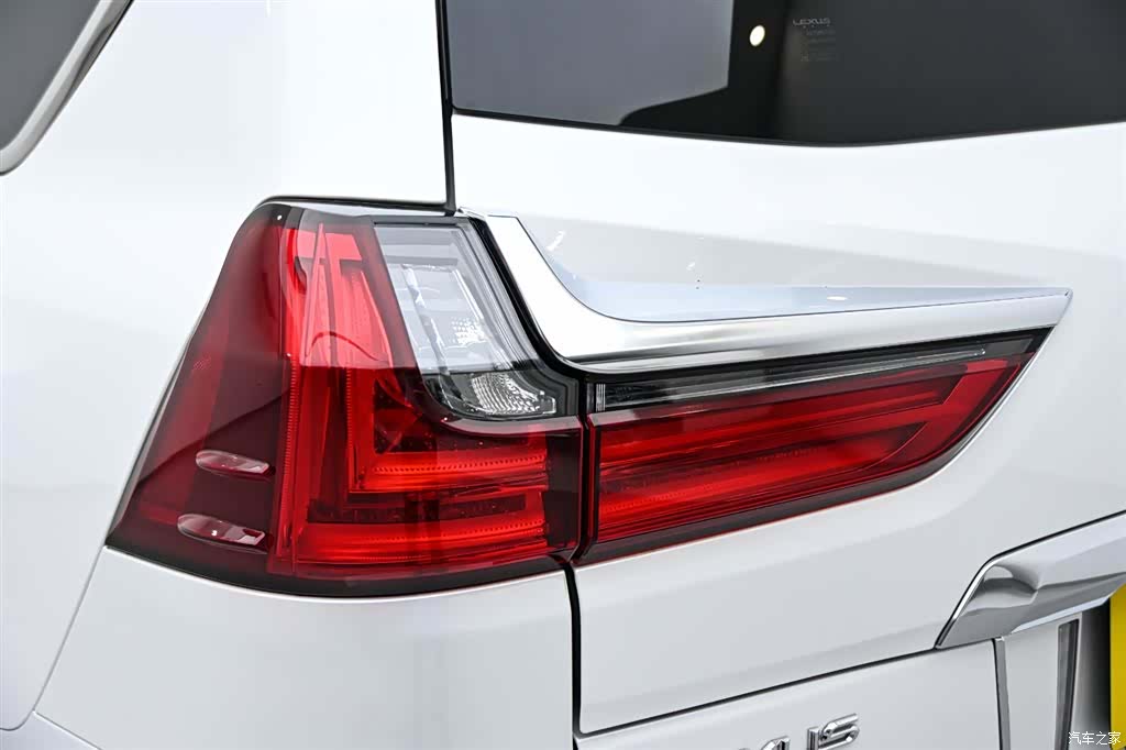 Lexus LX, 2022 9