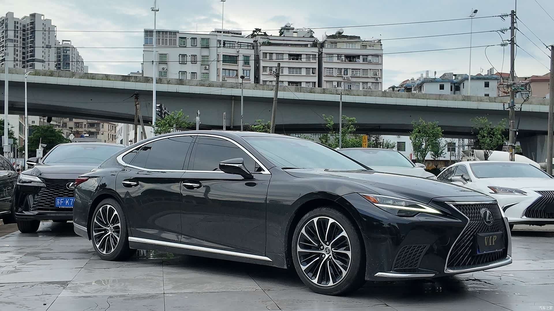 Lexus LS, 2022 3
