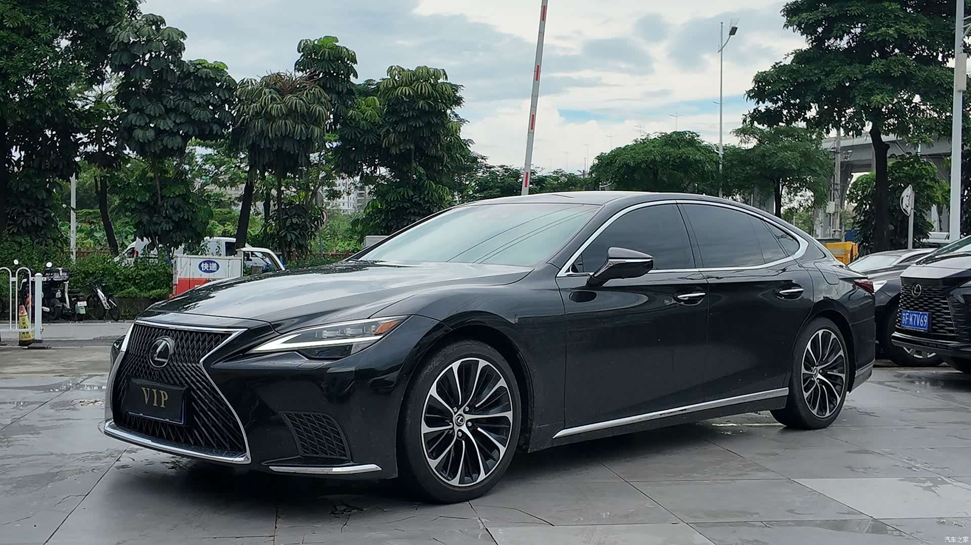 Lexus LS
