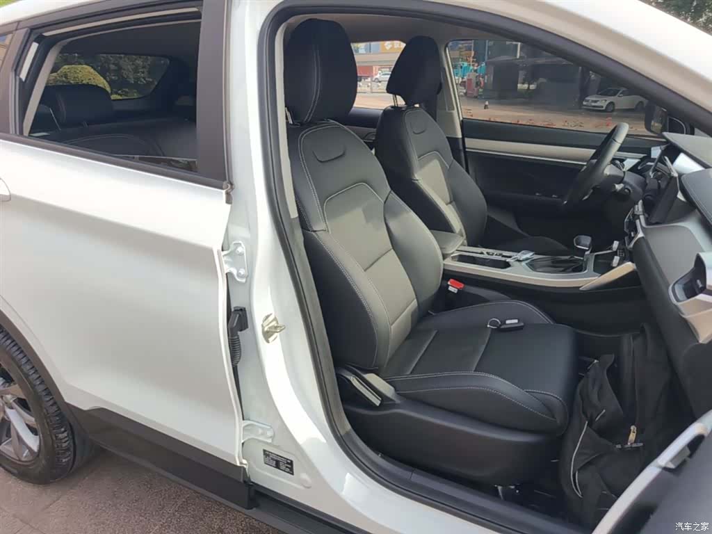 Geely Coolray, 2025 20