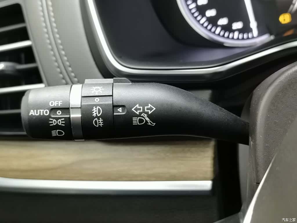 Roewe RX8, 2021 21