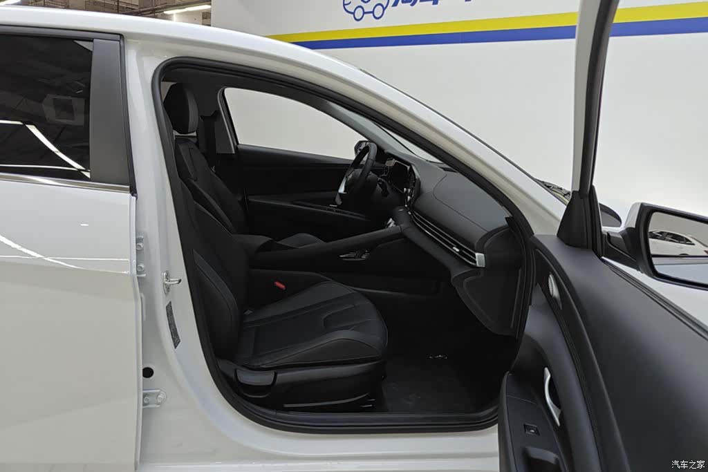 Hyundai Elantra, 2025 8