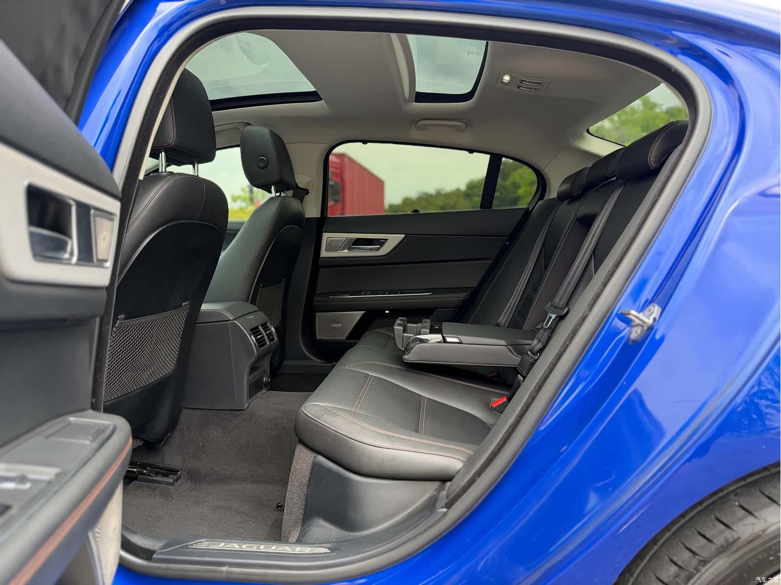 Land Rover XEL, 2018 12