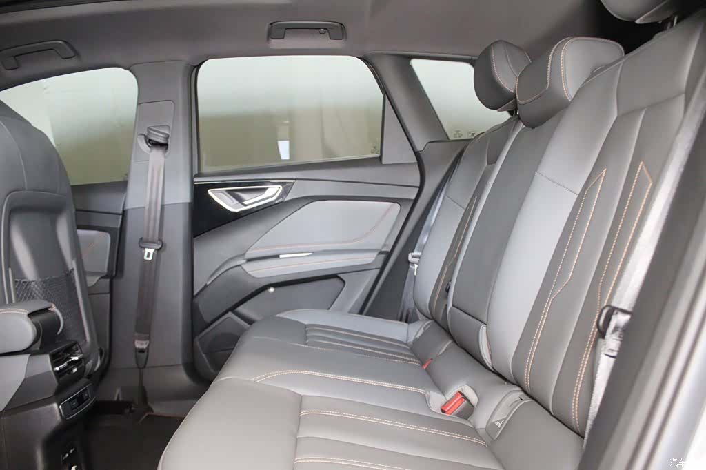 Audi Q4 e-tron, 2025 8