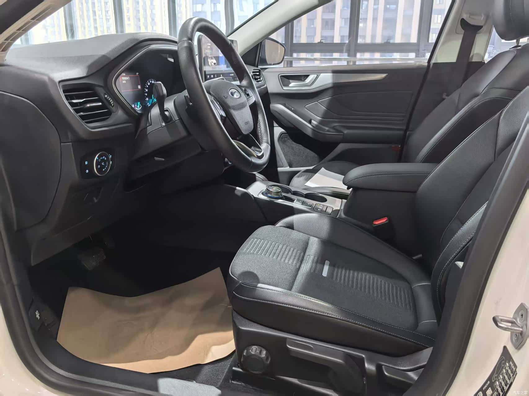 Ford Focus, 2020 все фото