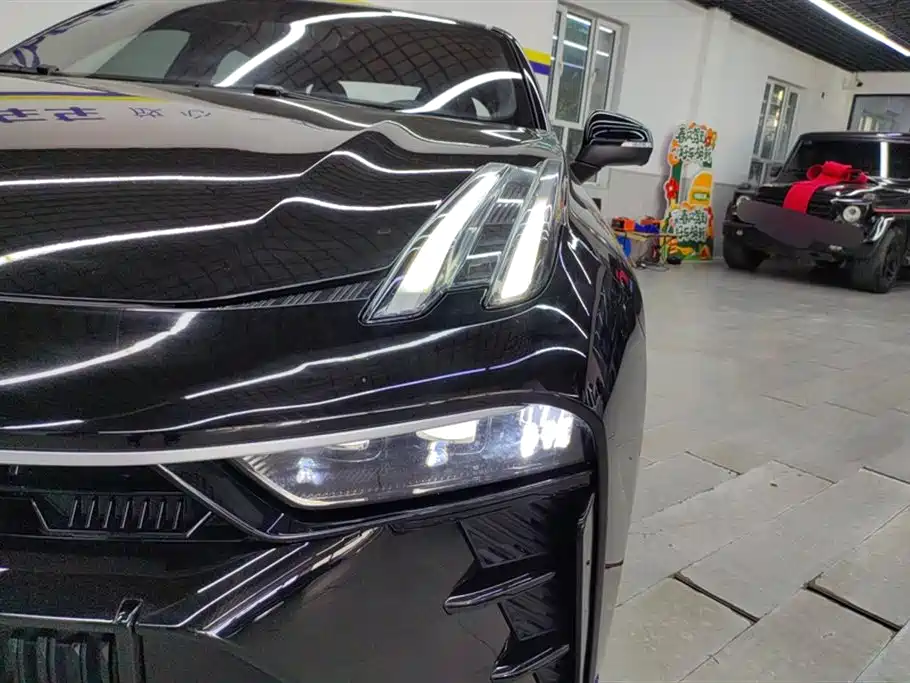 Lynk & Co 03