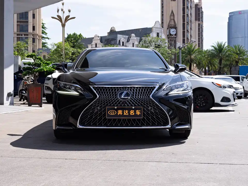 Lexus LS