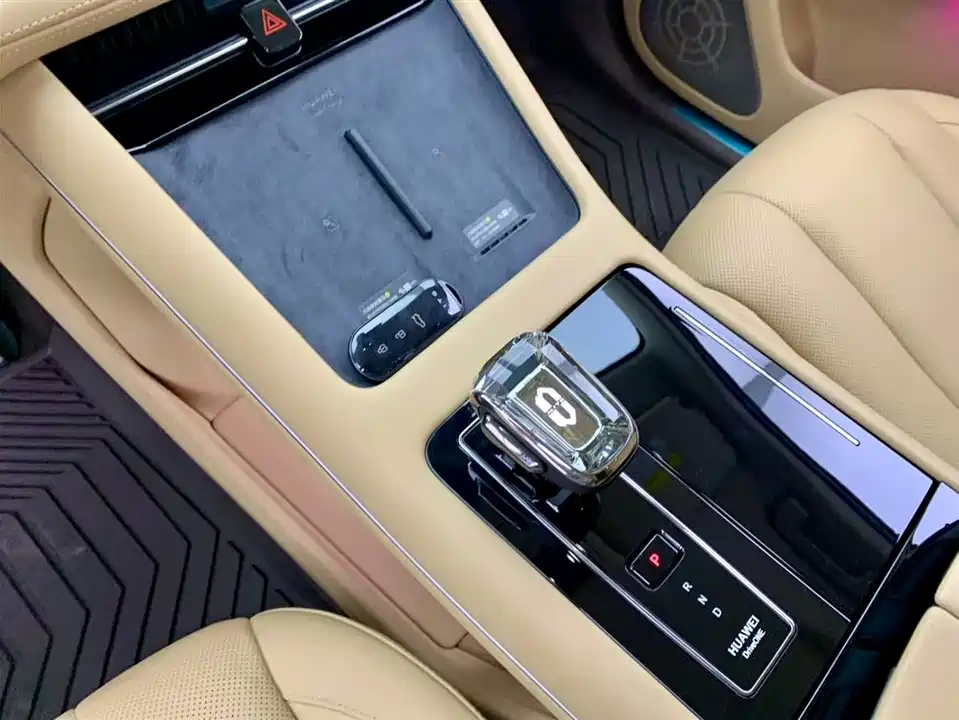 AITO Ask the world M7