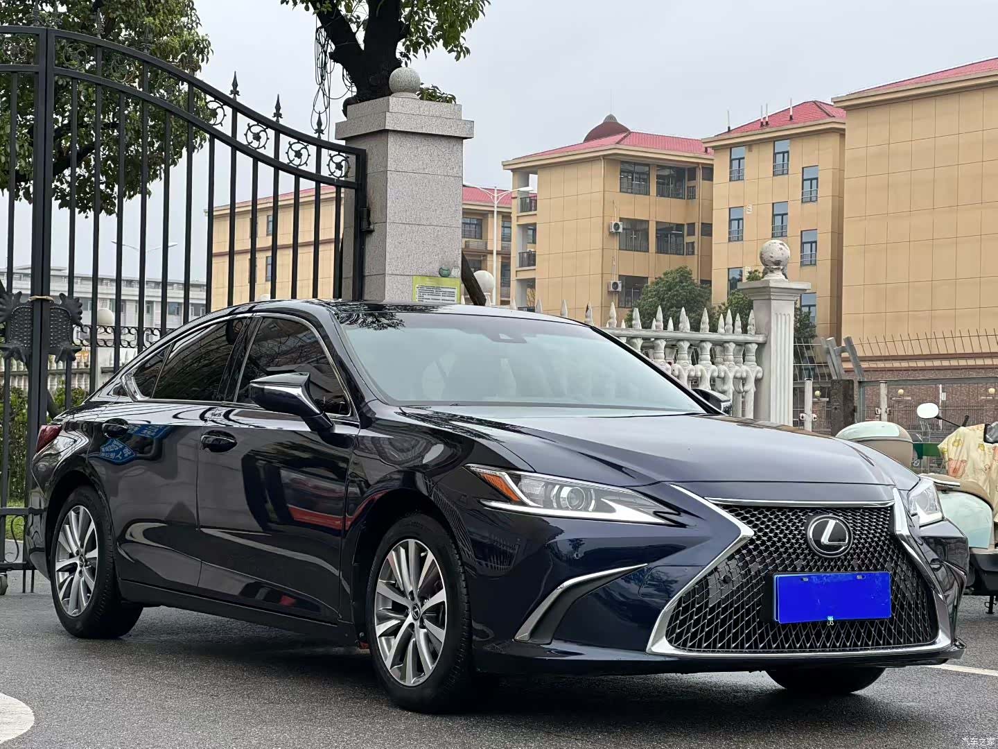 Lexus ES, 2021 3