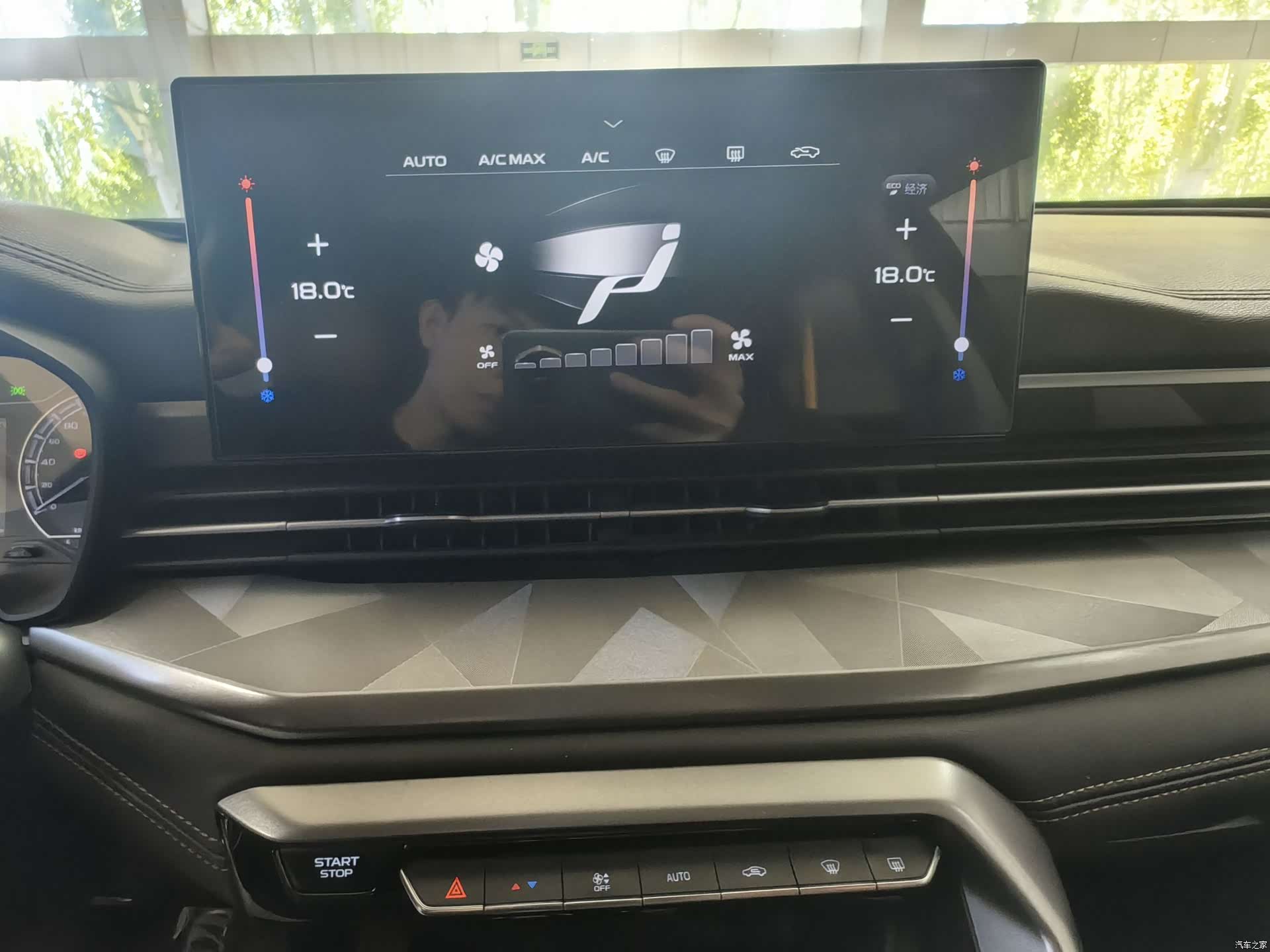 Geely X6, 2022 13