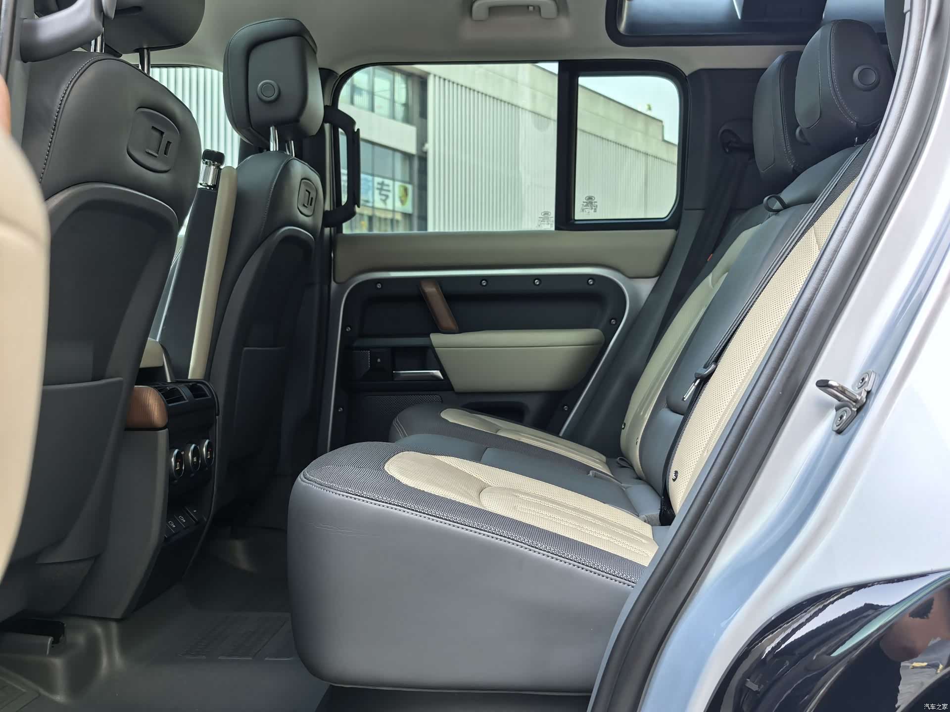Land Rover Defender, 2021 13