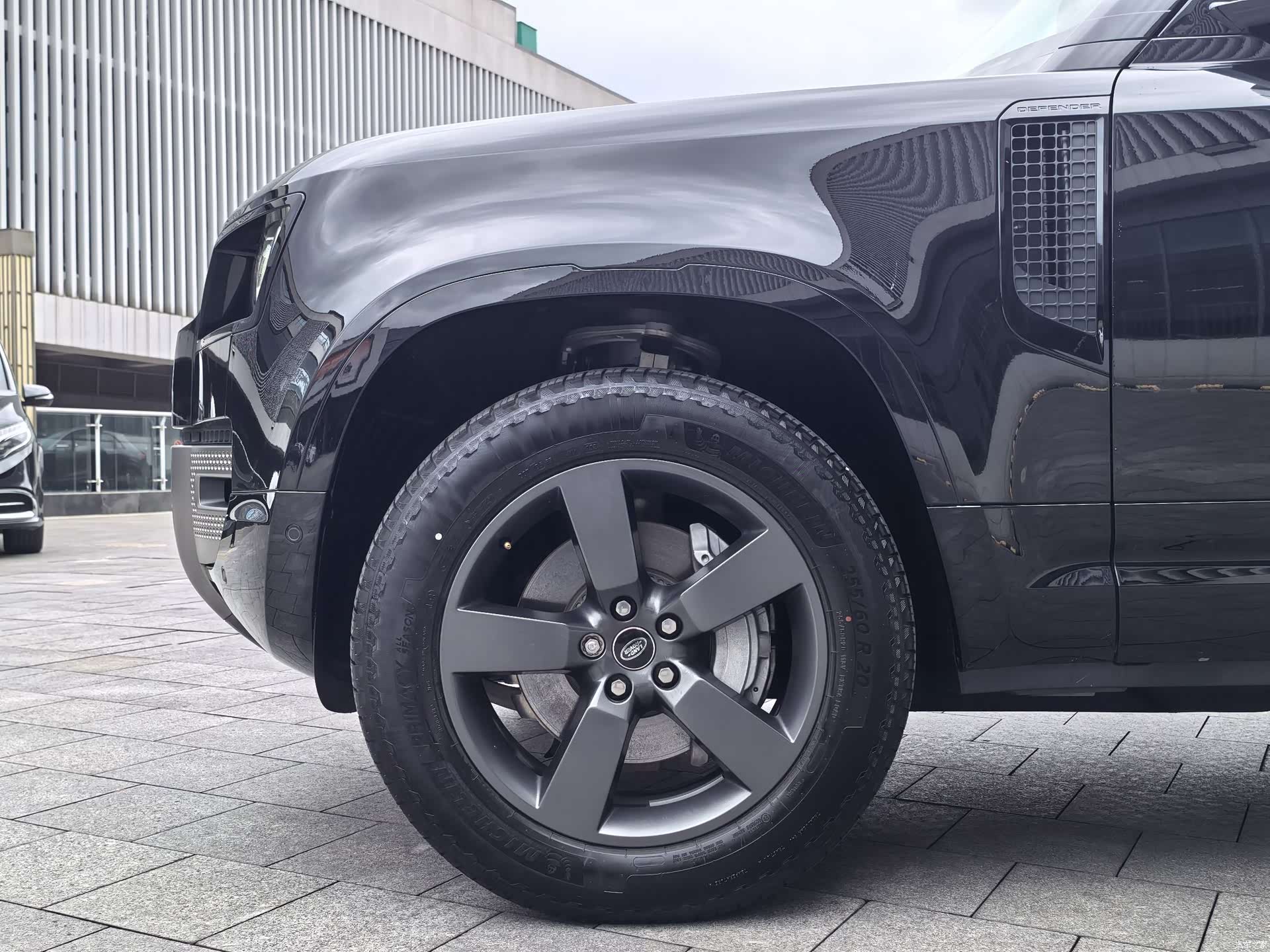 Land Rover Defender, 2025 14