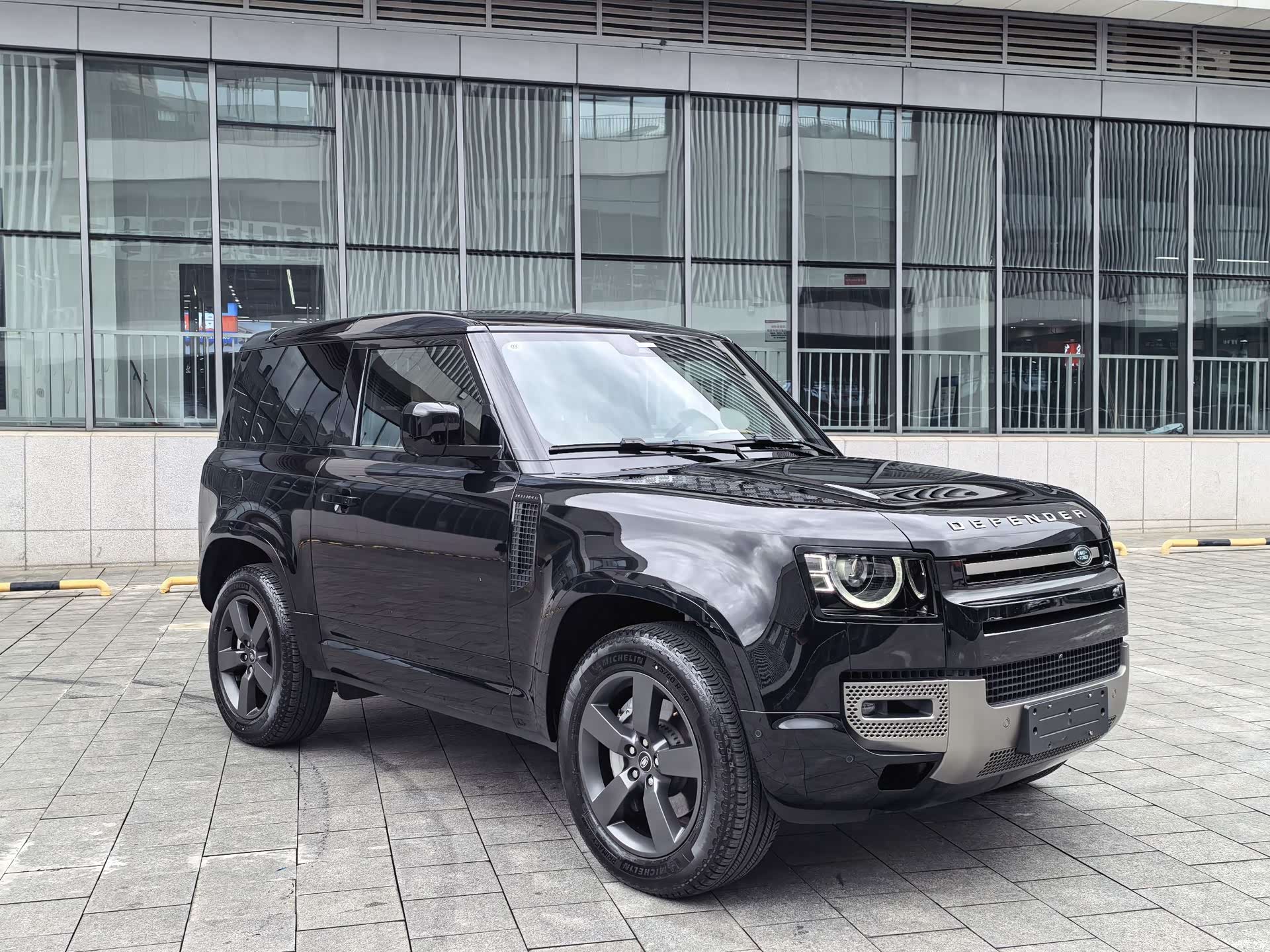 Land Rover Defender, 2025 2