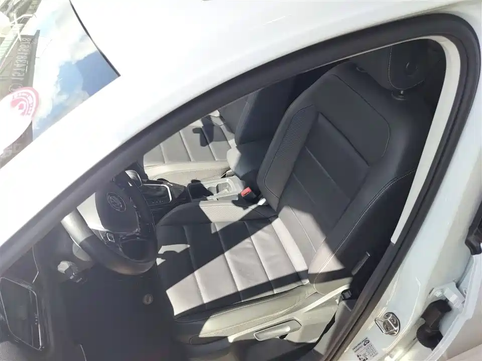 Volkswagen T-ROC exploring Songs