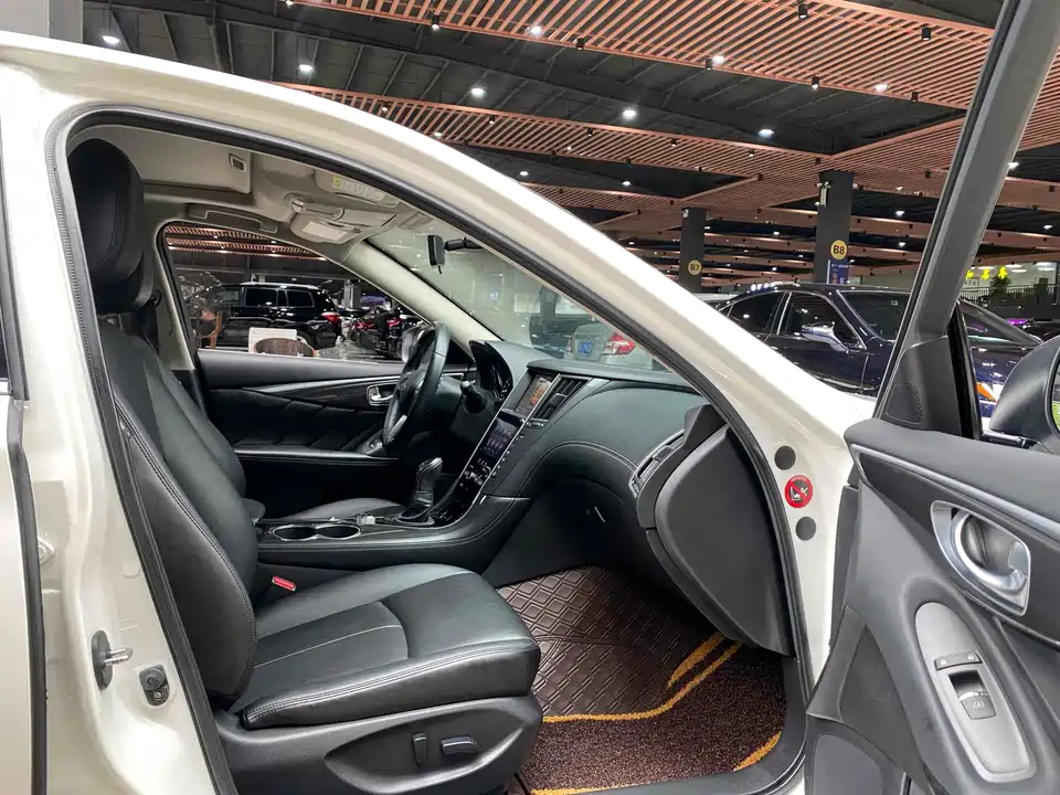 Infiniti Q50L
