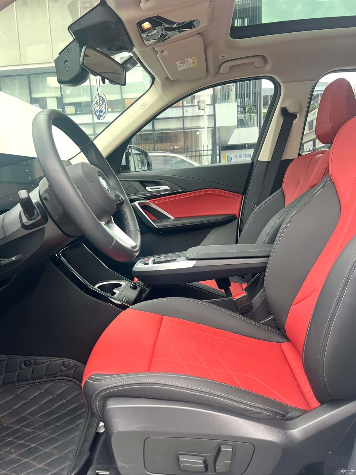 BMW iX1, 2024 все фото