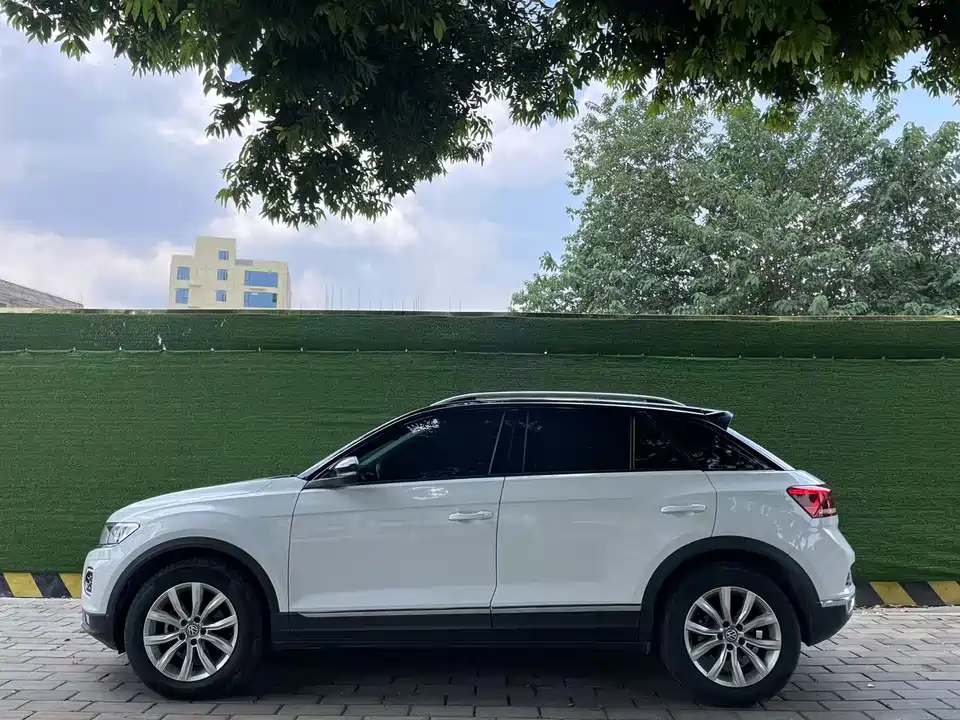 Volkswagen T-ROC exploring Songs