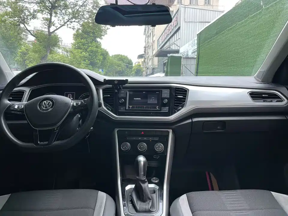 Volkswagen T-ROC exploring Songs