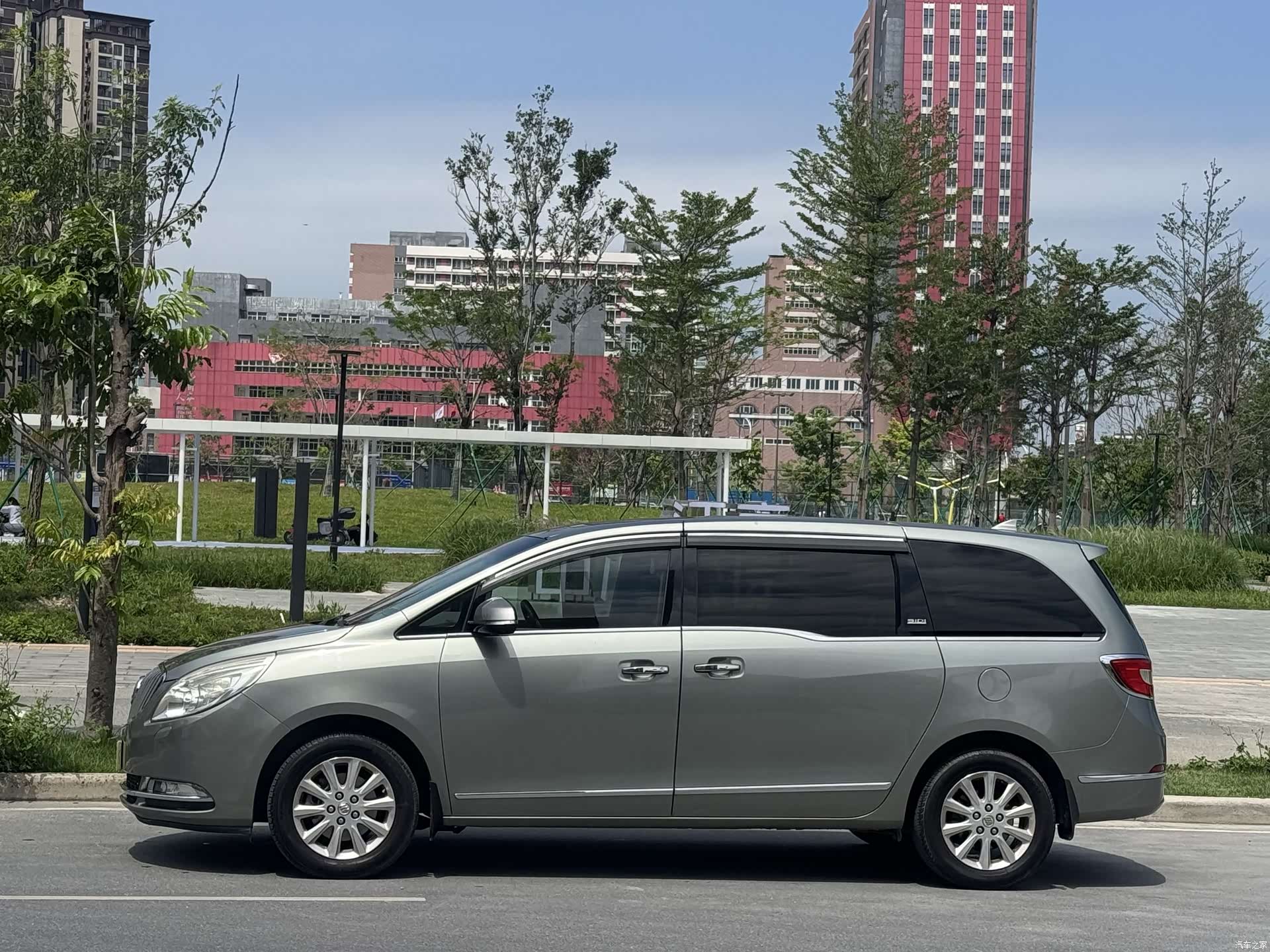Buick GL8, 2012 7