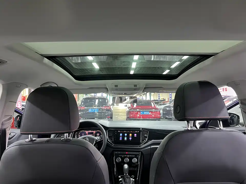 Volkswagen T-ROC exploring Songs