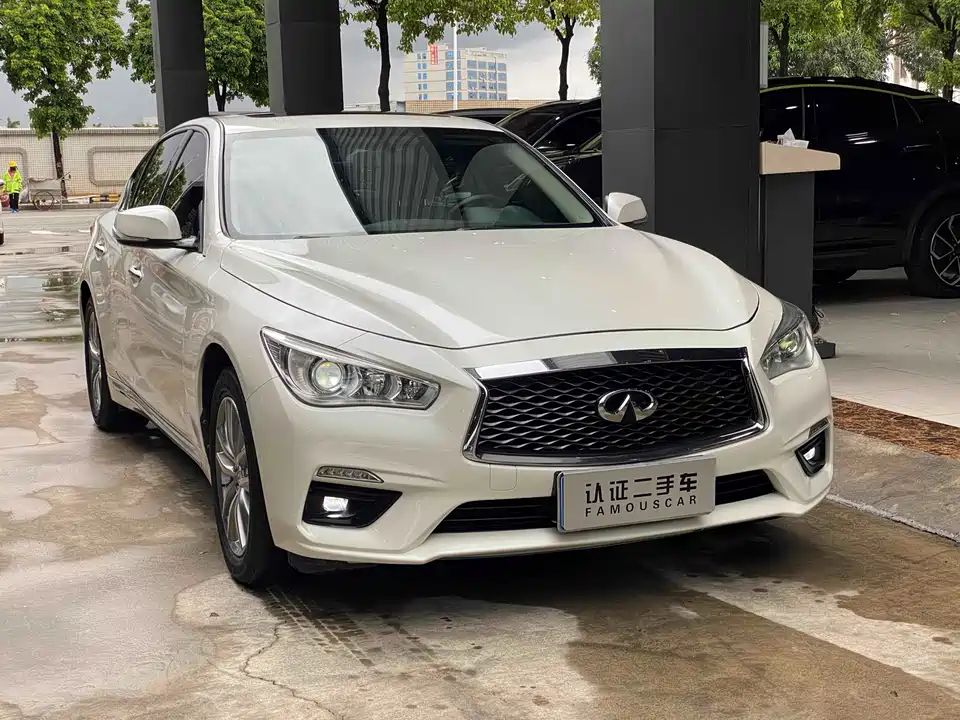 Infiniti Q50L