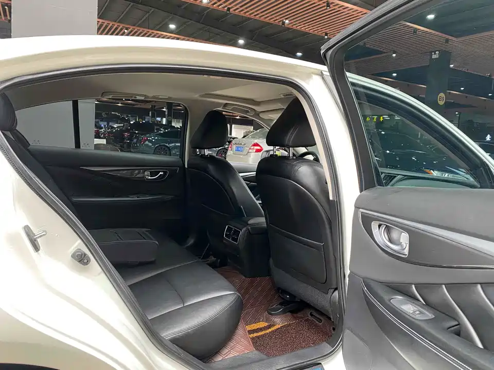 Infiniti Q50L