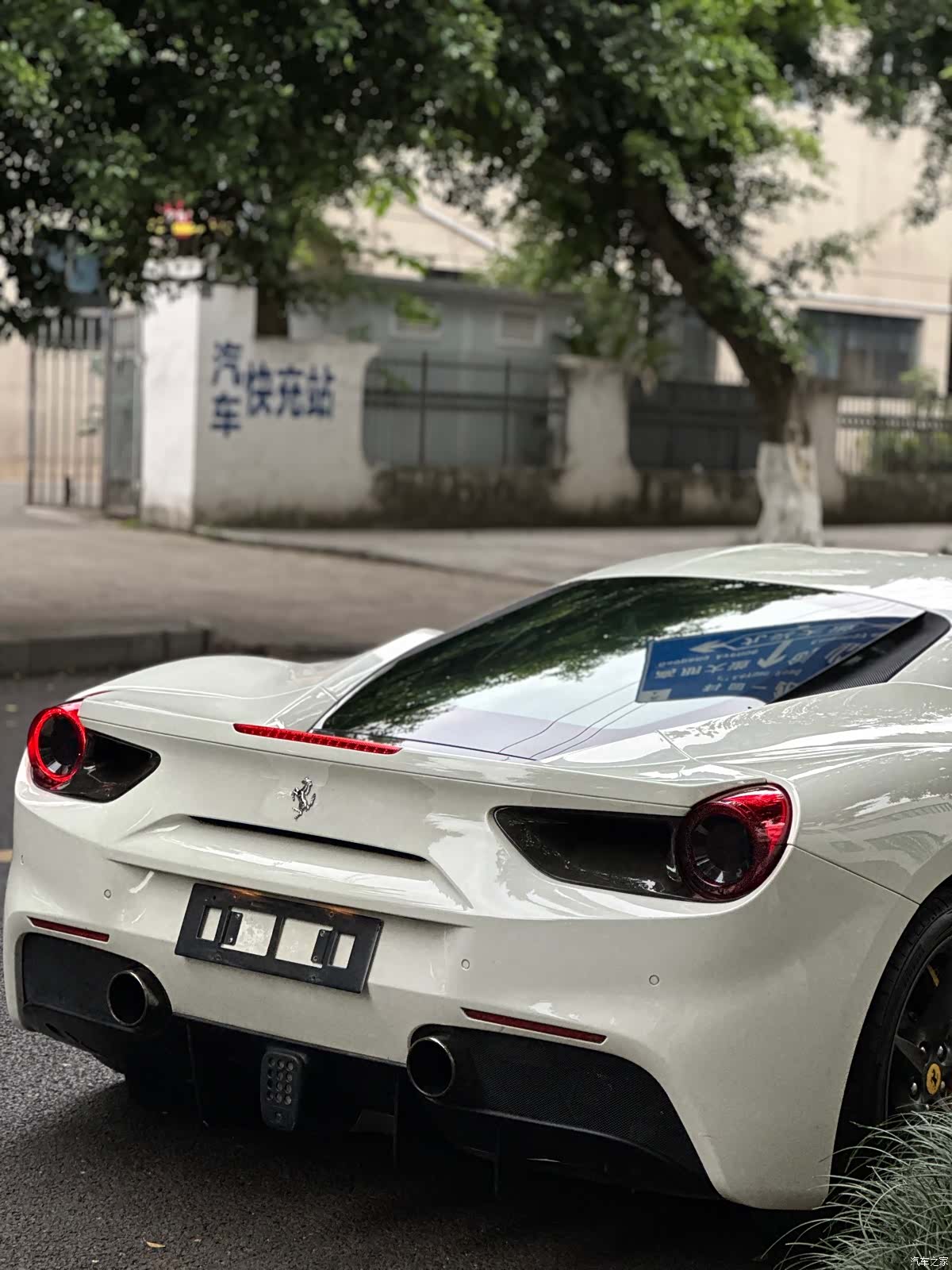 Ferrari 488, 2016 13