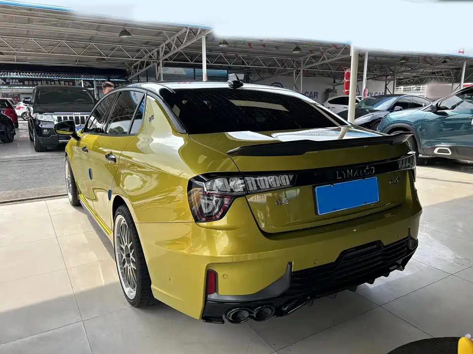Lynk & Co 03