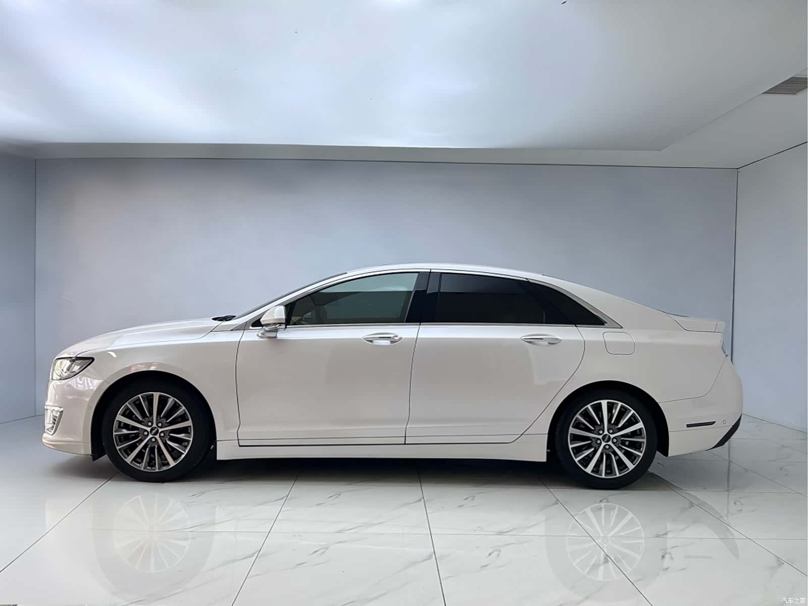 Lincoln MKZ, 2020 4